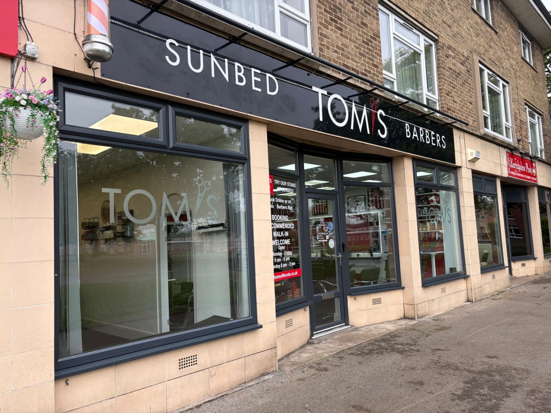 toms barbers in lincoln